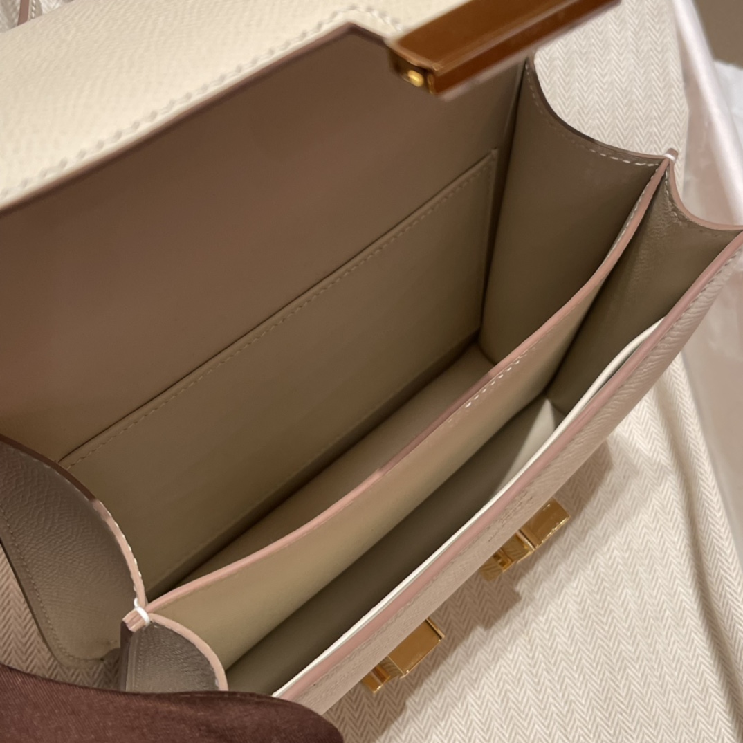 에르메스 콘스탄스18 나타 화이트 금장 앱송